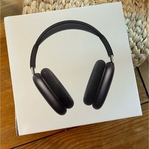 LOOK ALIKE AIRPOD MAXS